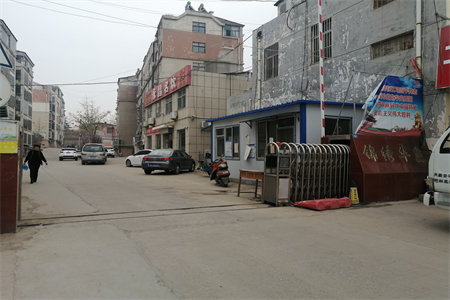 福临佳苑多层3楼采光刺眼送储藏室证满2年看房方便.。